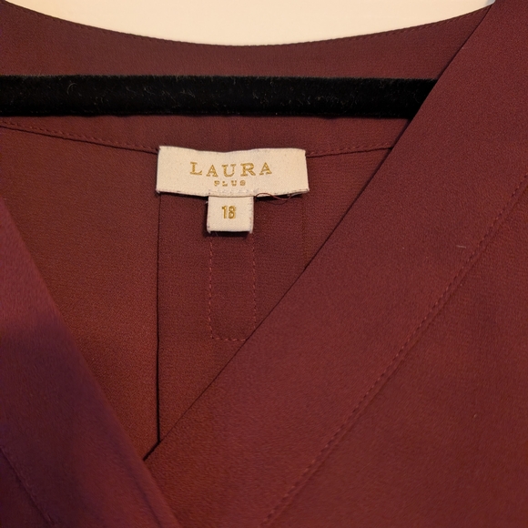 Elegant V-Neck Burgundy Blouse - Picture 2 of 3